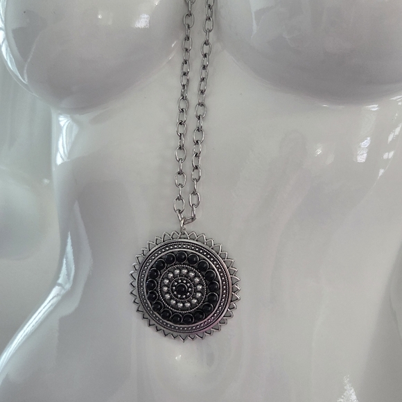 Jewelry - Paparazzi Bold Silver Sunburst Pendant Necklace & Earrings Set